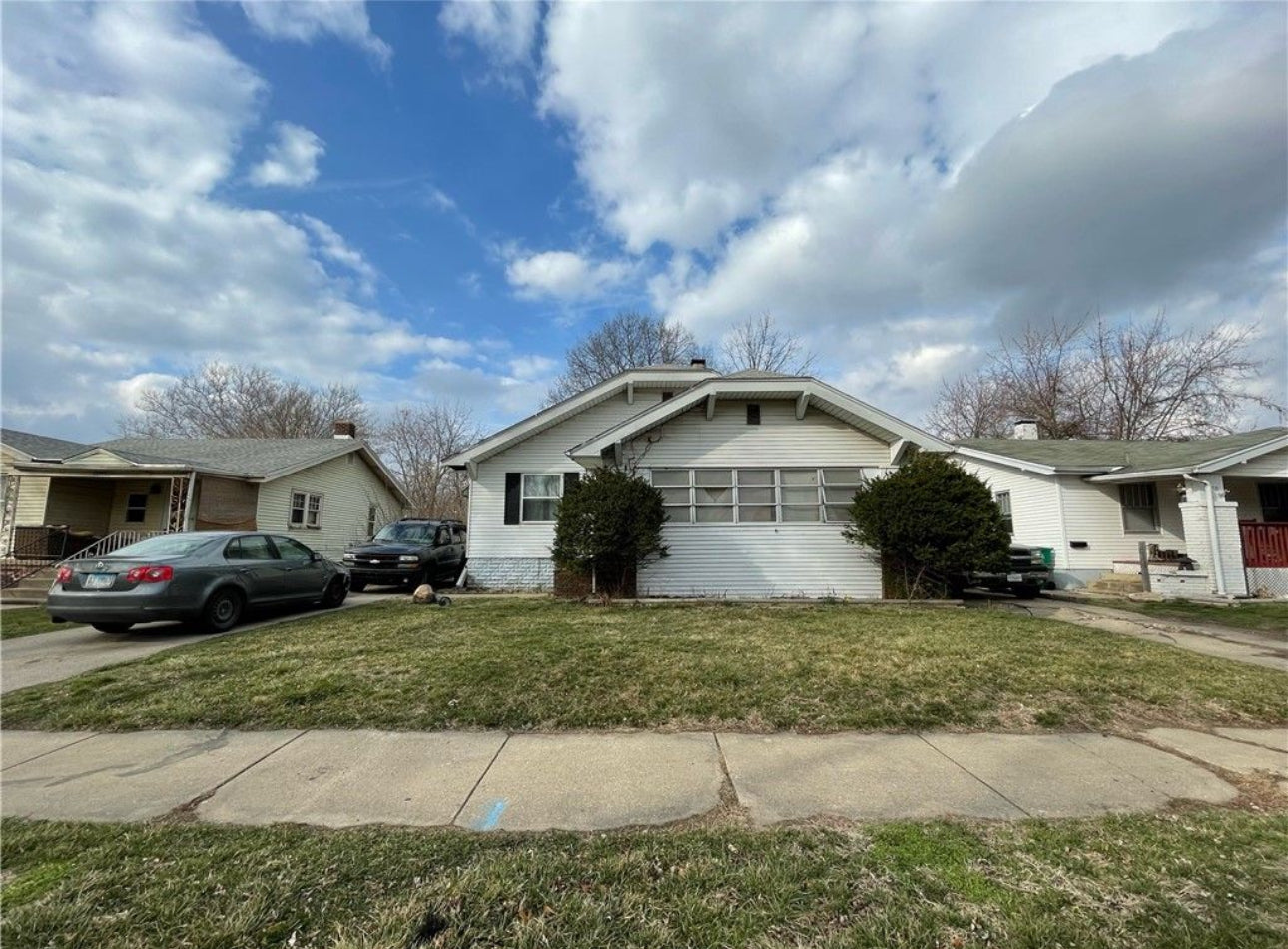 1434 E Clay Decatur , IL