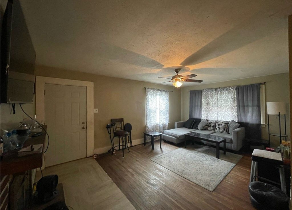 1434 E Clay Decatur , IL